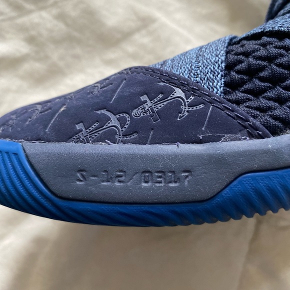 6Y LeBron Soldier 12 Anchor Basketball Shoes - Picture 3 of 10